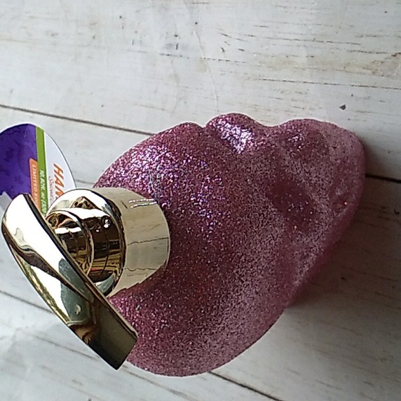 Gothic pink glittery skull soap dispenser - Picture 3 of 3